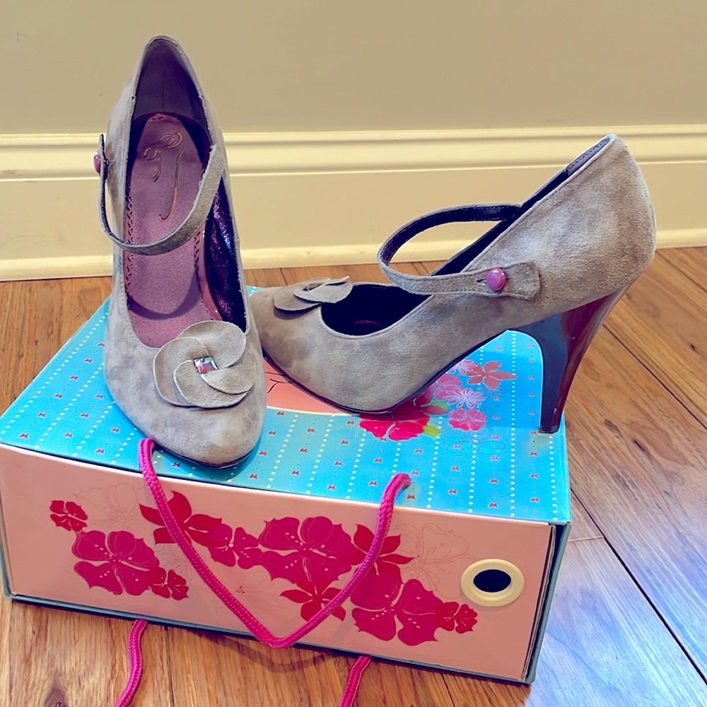 Last Chance! Poetic Licence “Collectors Item” grey purple heels - 9